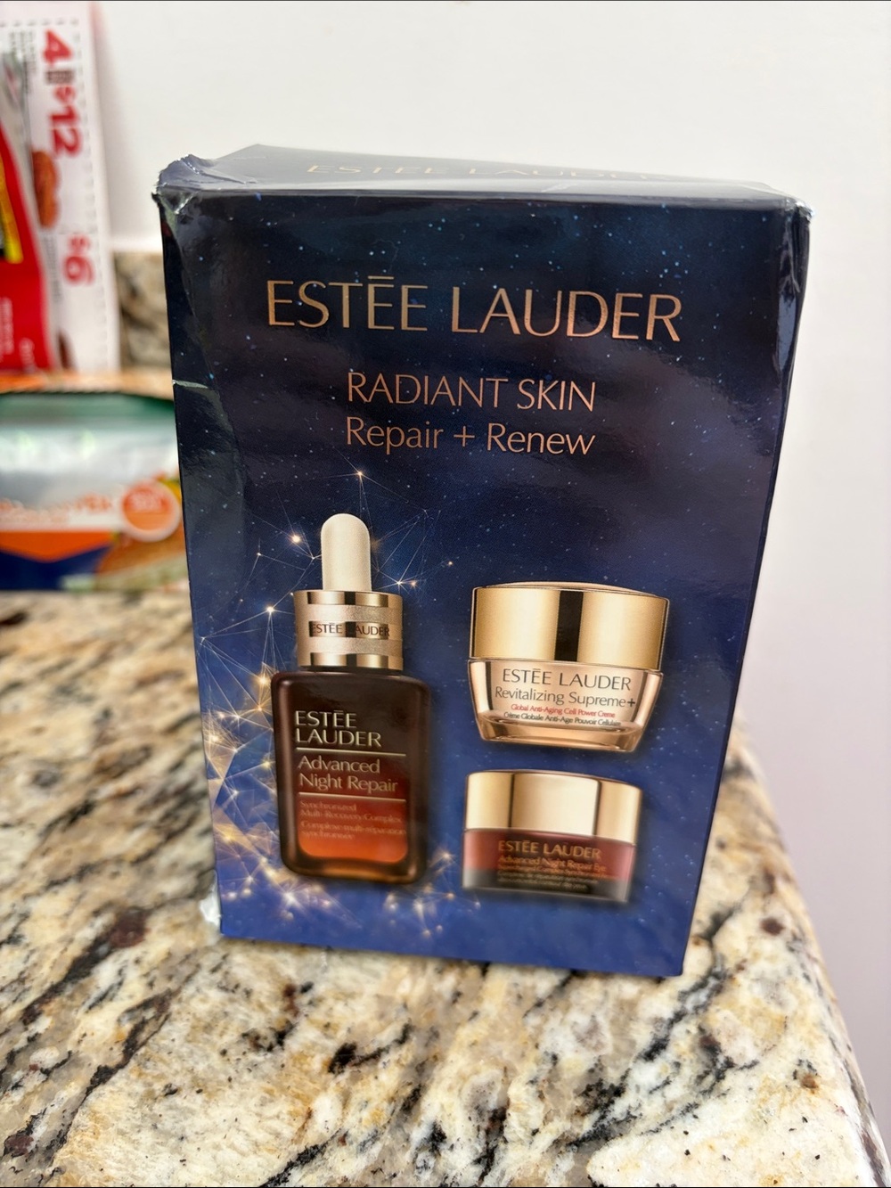 💕💜Estée Lauder Radiant Skin Repair + Renew